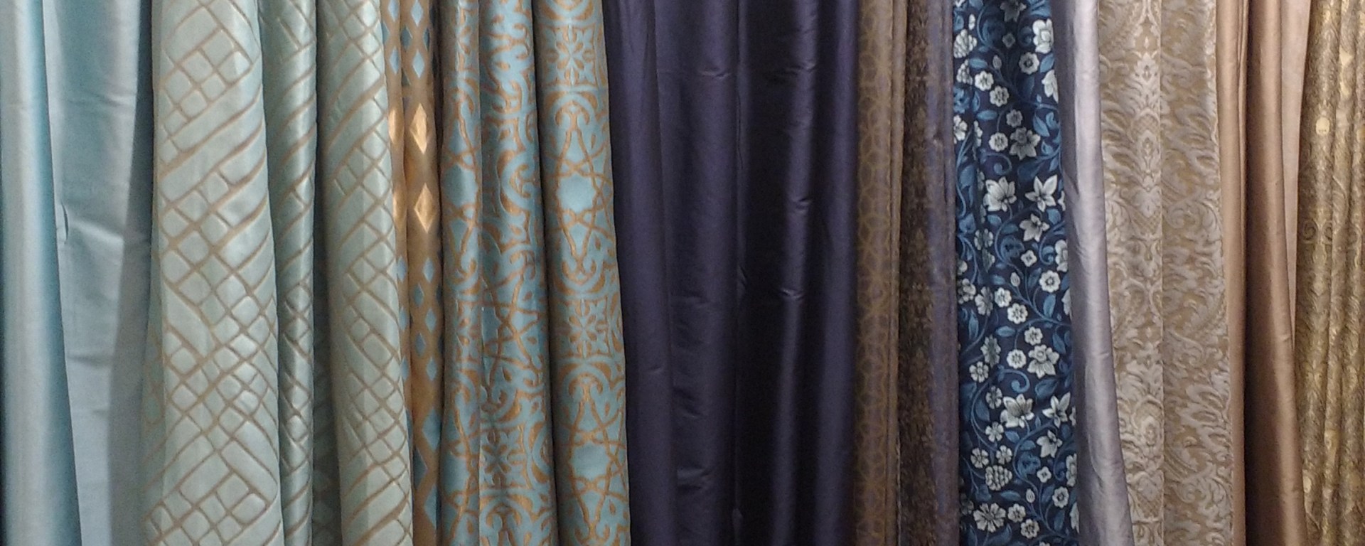 deco-window-curtains-and-cushions