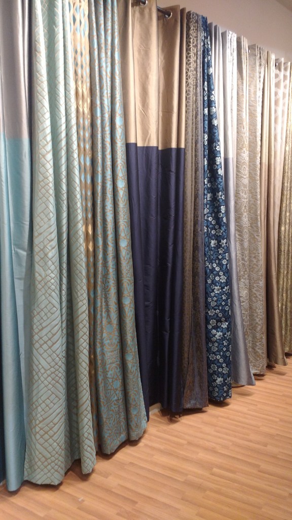 deco-window-curtains-and-cushions