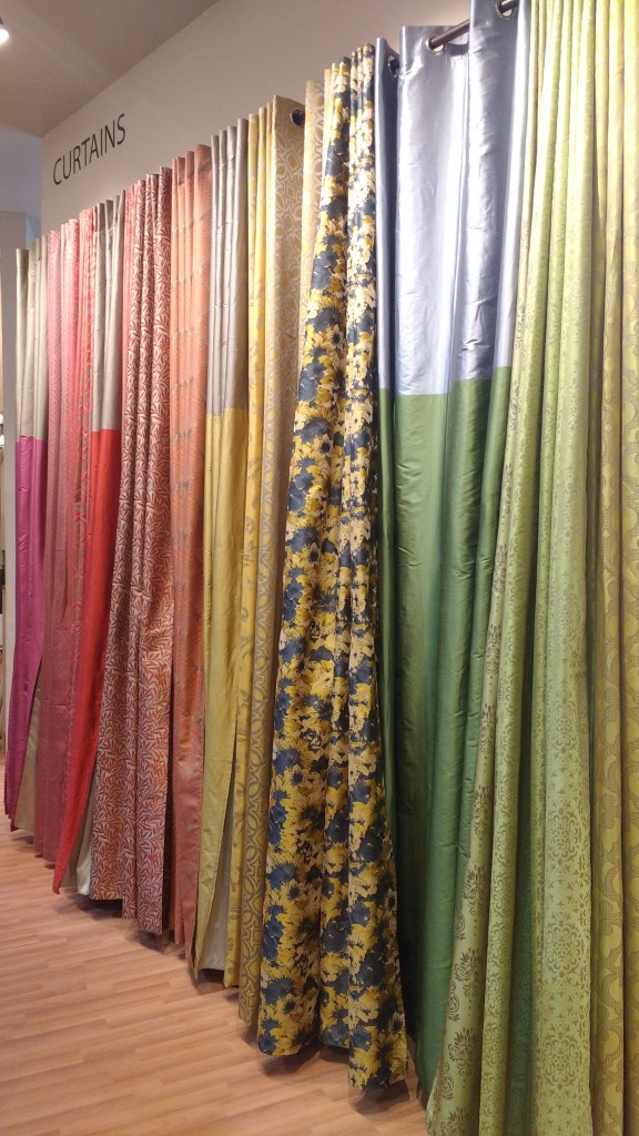 deco-window-curtains-and-cushions