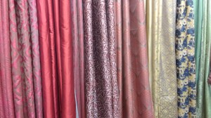 deco-window-curtains-and-cushions