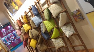 deco-window-curtains-and-cushions