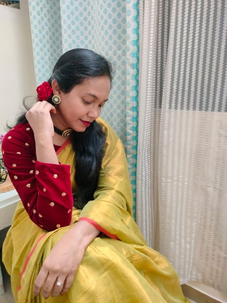 kapittha-neon-saree-huts-and-looms